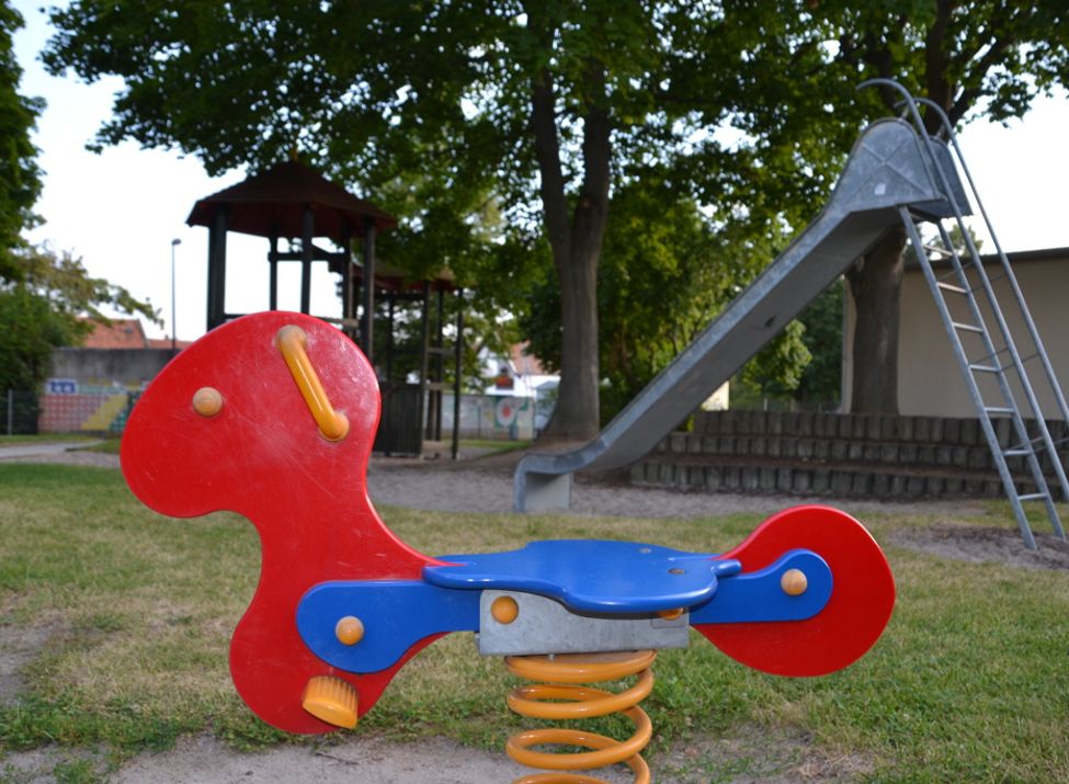 Zu sehen ist ein Kinderspielgerät (Bild: Arnold Müller, Ockenheim)