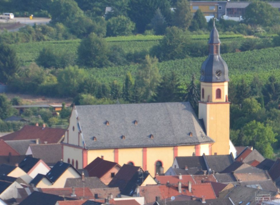 Zu sehen ist die katholische Kirche in Ockenheim (Bild Arnold Müller)