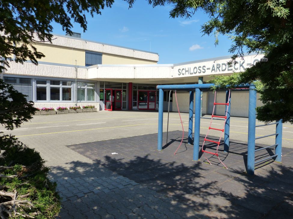 Zu sehen ist die Schloss-Ardeck-Grundschule in Gau-Algesheim
