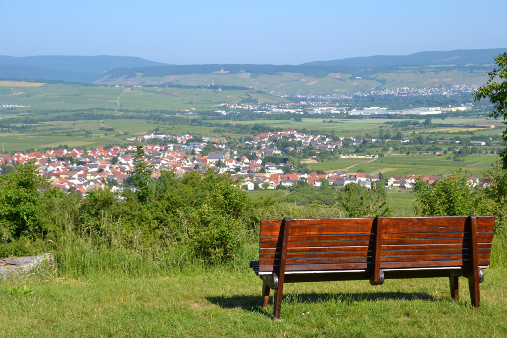 Zu sehen ist eine Ortsansicht von Ockenheim (Bild Arnold Müller).