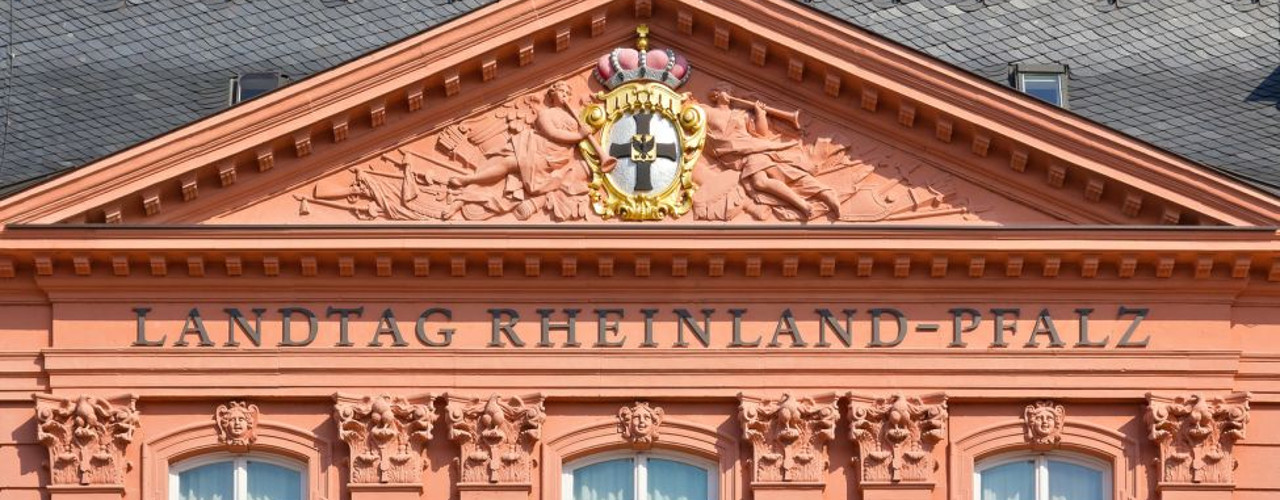 Zu sehen ist ein Bild vom Landtagsgebäude in Mainz. (Quelle Fotolia.com (c) Blackosaka) Zu sehen ist ein Bild vom Landtagsgebäude in Mainz. (Quelle Fotolia.com (c) Blackosaka)